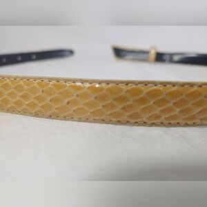 Great Condition F.O.B. Trading Genuine Snakeskin Oatmeal/Maize Belt Women's S